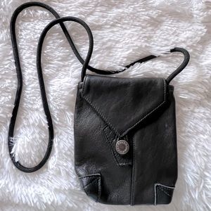 Skyn Leather Design high quality leather bag with shoulder strap. New!